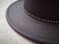 Черна дамска шапка с периферия и декоративни детайли в сребрист цвят, снимка 6
