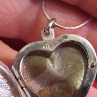 Сребърно синджирче със старинна сребърна муска, отварящо се сърце - кутийка с тайник, накит, амулет,, снимка 3 - Колиета, медальони, синджири - 35336015