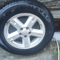 Зимни гуми с джанти 235/65R17, снимка 1 - Гуми и джанти - 37344683