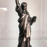 Сувенир от Ню Йорк , Статуята на Свободата . , снимка 2 - Антикварни и старинни предмети - 44843995