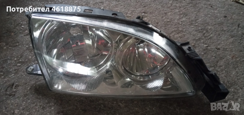 десен фар Toyota Avensis, снимка 1