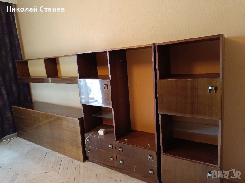 Продавам стара лакирана секция с две ракли, снимка 1