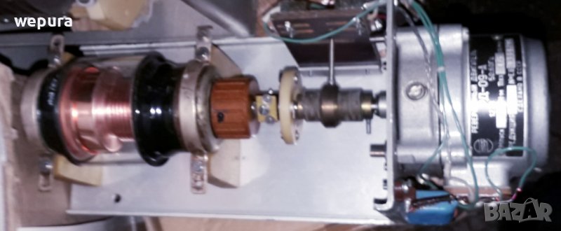 Руски променлив вакуумен кондензатор 250 пико фарада с управление, снимка 1