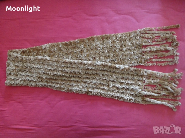 Зимен шал в жълто