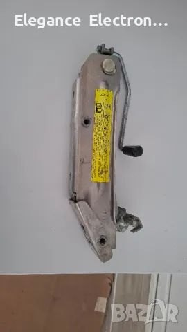 Оригинален крик за Audi A4 B6/B7 – 8E0 011 031C
