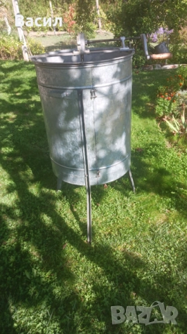 Продавам центрофуга за пчелен мед, ръчна, поцинкована в отлично състояние. , снимка 3 - Градинска техника - 52972367