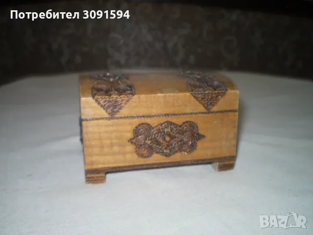 Винтидж дървена кутия за дрънкулки дърворезба метал зелена копринена кадифена тапицерия, снимка 3 - Антикварни и старинни предмети - 49291002