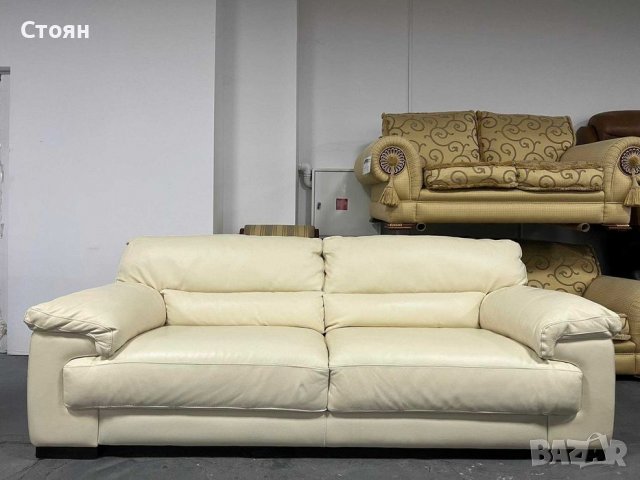 Светло кремав кожен диван тройка, снимка 2 - Дивани и мека мебел - 39955509