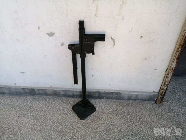 Оригинални Крикове за всички автомобили.Фолксваген Ауди БМВ Мерцедес Шкода Сеат Форд Опел Сааб Киа , снимка 9 - Аксесоари и консумативи - 35182919