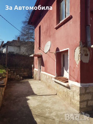Двуетажна къща с двор и гараж с.Три Кладенци, снимка 3 - Къщи - 32238028