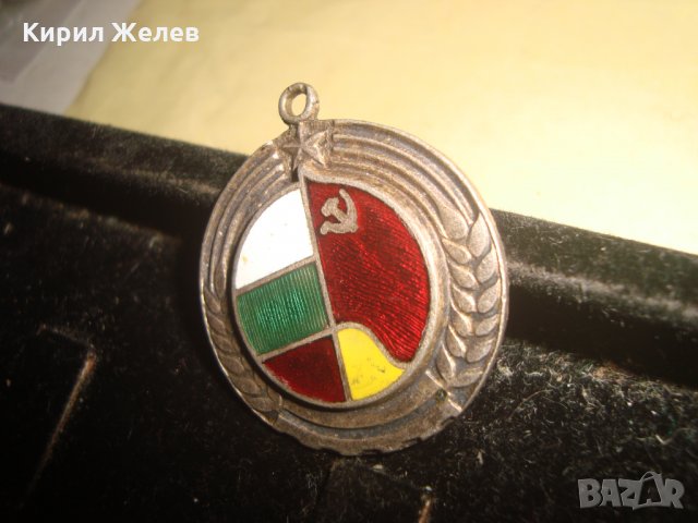 РЯДКА ОФ ЗНАЧКА с ЕМАЙЛ МЕДАЛ НРБ СССР ПОСРЕБРЕН СОЦ 17064, снимка 3 - Антикварни и старинни предмети - 33385021