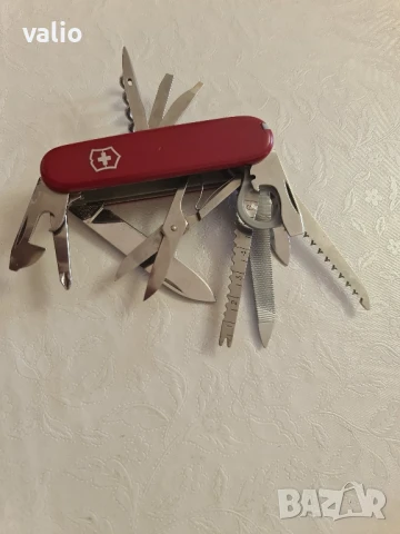 Оргинален швейцарски нож