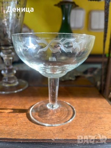 6 чаши за шампанско- Българско калиево стъкло Елегантни, стилна гравюра, подходящи за красиво, снимка 5 - Чаши - 52881046