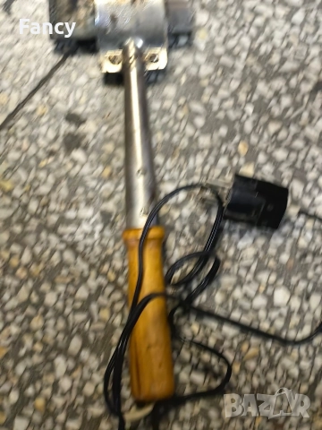 Стар мощен поялник 200 W, снимка 3 - Поялници и запояване - 52733904