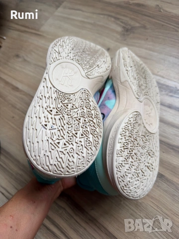 Оригинални маратонки Nike Kyrie Low 5 ! 45,5 н, снимка 10 - Маратонки - 52344509