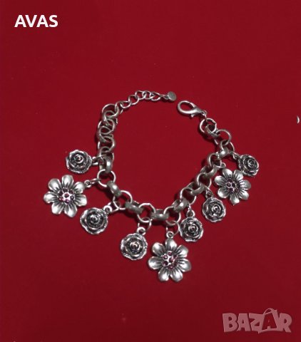 Нова дамска масивна гривна с цветя