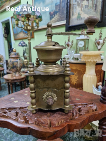 Страхотна антикварна колекционерска белгийска бронзова мелачка за кафе и подправки- Неупотребявана, снимка 1