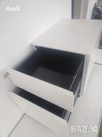 Продавам два броя метални шкафове на колелца с ключ за инструменти, лични вещи., снимка 8 - Куфари с инструменти - 49873550