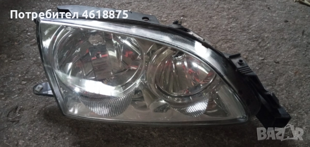 десен фар Toyota Avensis