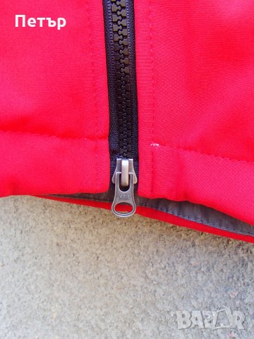 Продавам дамско червено пролетноесенно яке софт шел The North Face, снимка 9 - Якета - 28055546