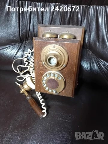 сто годишен ретро телефон