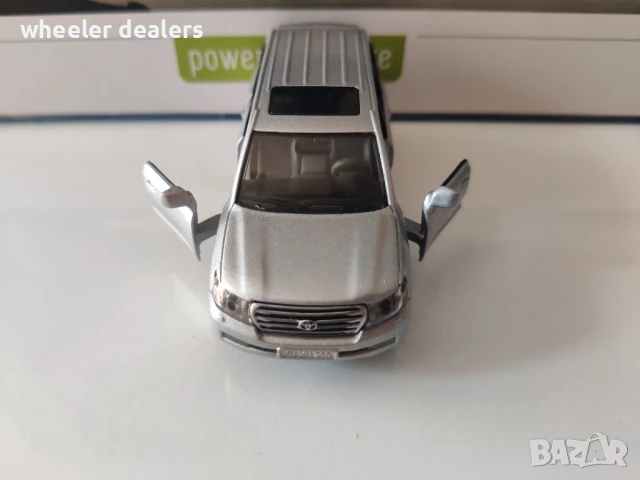 Метална количка Toyota Land Cruiser V8 Siku мащаб 1:55, снимка 9 - Колекции - 50836110