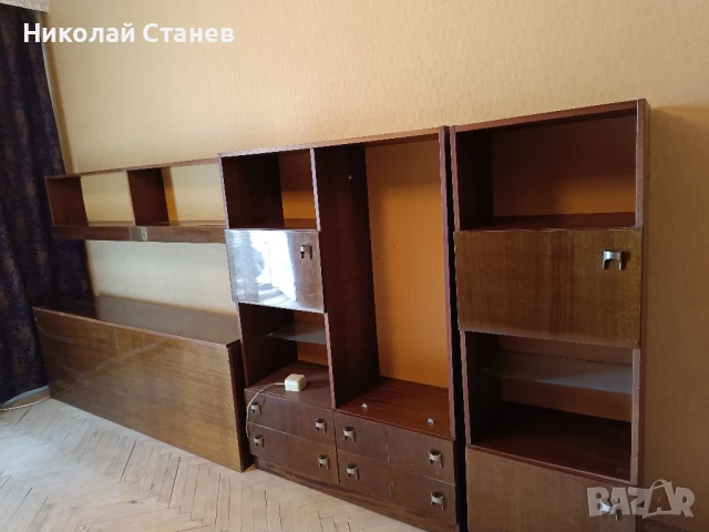 Продавам стара лакирана секция с две ракли