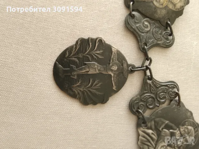  РУСКА ОГЪРЛИЦА с РЕЛЕФНИ ПРАВОСЛАВНИ ИКОНИ и РАЗПЯТИЕ - МАЙСТОРСКА  ИЗРАБОТКА, снимка 6 - Антикварни и старинни предмети - 47833368