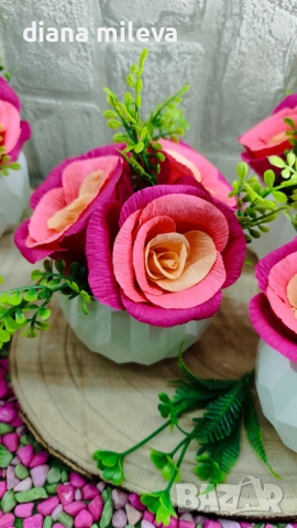 Гипсокерамични кашпи с рози от креп хартия!!, снимка 7 - Декорация за дома - 51630322