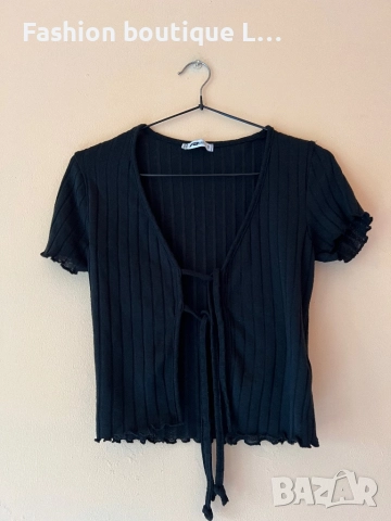 Черна жилетка с къси ръкави S размер с два чифта връзки отпред за завързване 🖤