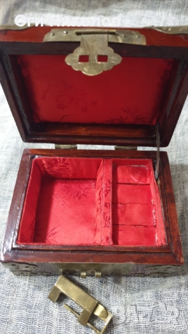 Красива бижутиера от екзотична дървесина и богат бронзов обков, снимка 7 - Антикварни и старинни предмети - 52423760