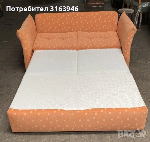 Разтегателен ретро диван в оранжев десен, снимка 4 - Дивани и мека мебел - 52235215