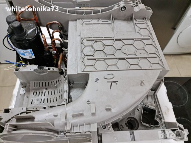 Дъно от сушилня AEG със компресора, снимка 1