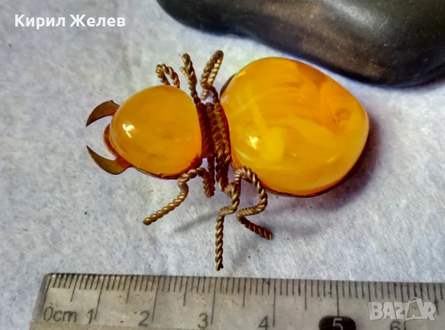 Стара ПОЗЛАТЕНА МЕДНА ФИГУРАЛНА КЕХЛИБАРЕНА БРОШКА БРЪМБАР Ръчна МАЙСТОРСКА ИЗРАБОТКА 48883, снимка 2 - Антикварни и старинни предмети - 48444573