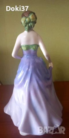 Порцеланова кукла Royal Doultan , снимка 2 - Антикварни и старинни предмети - 51147019