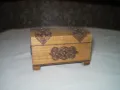 Винтидж дървена кутия за дрънкулки дърворезба метал зелена копринена кадифена тапицерия, снимка 3