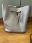 Дамска голяма чанта в сребърен цвят, снимка 1 - Чанти - 43501735