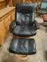 Relax кресло с отоманка от естествена кожа , снимка 1