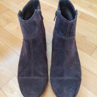 Боти от естествен велур Clarks номер , снимка 3 - Дамски боти - 43077608