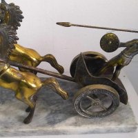 Голяма статуя на гладиатор в колесница с коне, снимка 4 - Антикварни и старинни предмети - 43830344