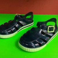 Английски детски сандали-силиконови , снимка 1 - Детски сандали и чехли - 28891618