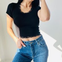 Къса дамска секси тениска с дантела на ръкавите, снимка 1 - Тениски - 43910452