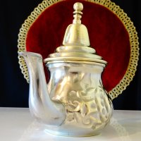 Арабски чайник от месинг,релеф. , снимка 3 - Антикварни и старинни предмети - 40590252