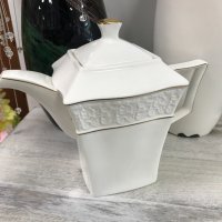 Порцеланов чайник със златен кант, снимка 1 - Аксесоари за кухня - 37599624