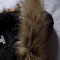 Черно дамско яке - 45% H&M с пухкава качулка XS, снимка 3 - Якета - 38197600