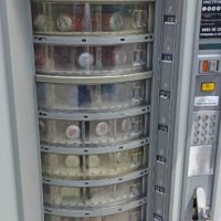 Продавам Вендинг автомат за хранителните стоки , снимка 1 - Вендинг машини - 40383738