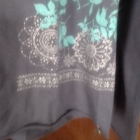 Дамска блуза от трико, размер L, интересни щампи, снимка 3 - Блузи с дълъг ръкав и пуловери - 40652702