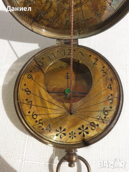 Масивен компас от бронз със слънчев часовник, снимка 1