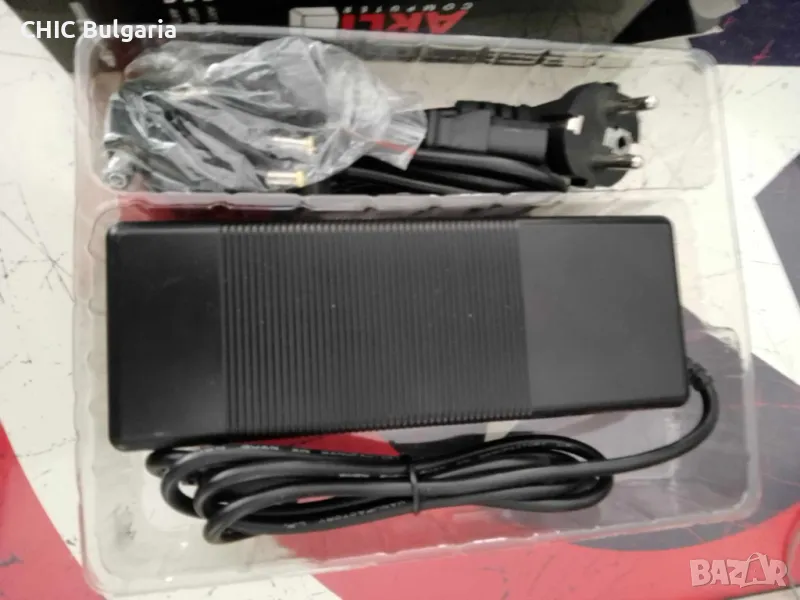 Универсално зарядно устройство, снимка 1