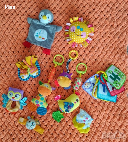 лот играчки - дрънкалки, книжка fisher price, дрънкащи обувчици гривна, снимка 1